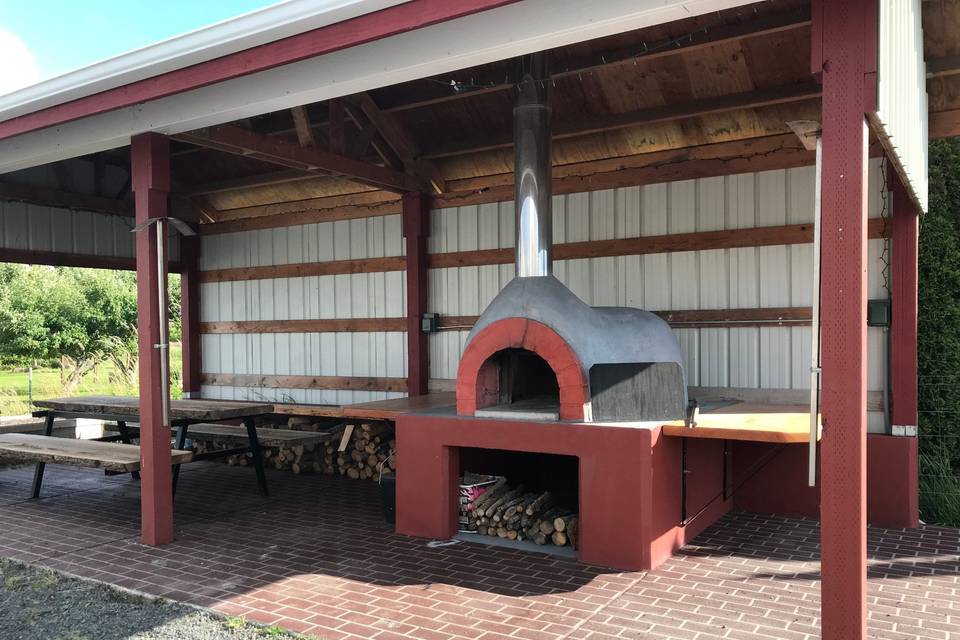 Wood-fired pizza oven