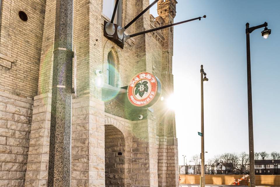 The Pabst daytime sign