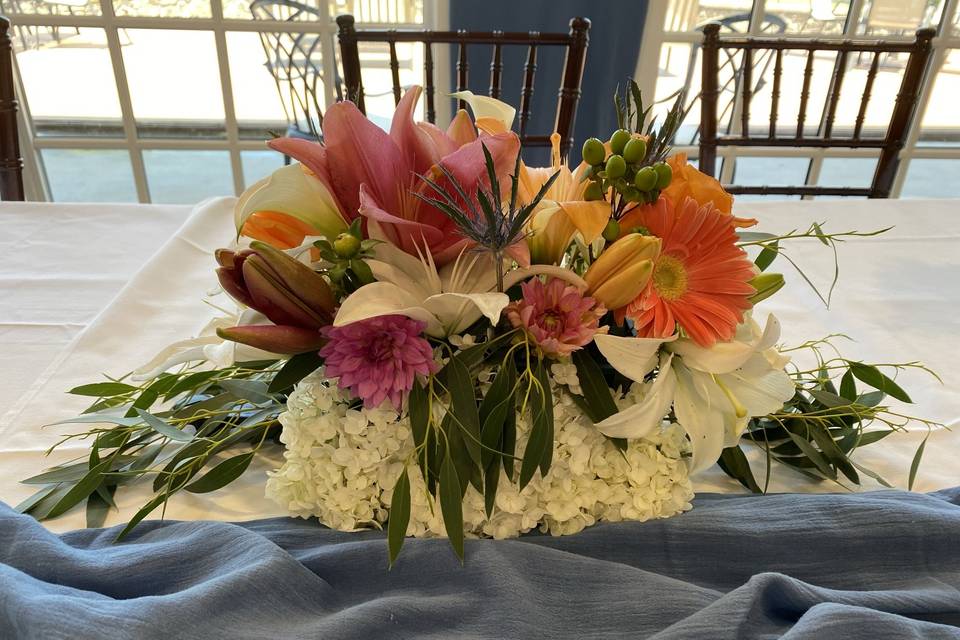 Gift table centerpiece