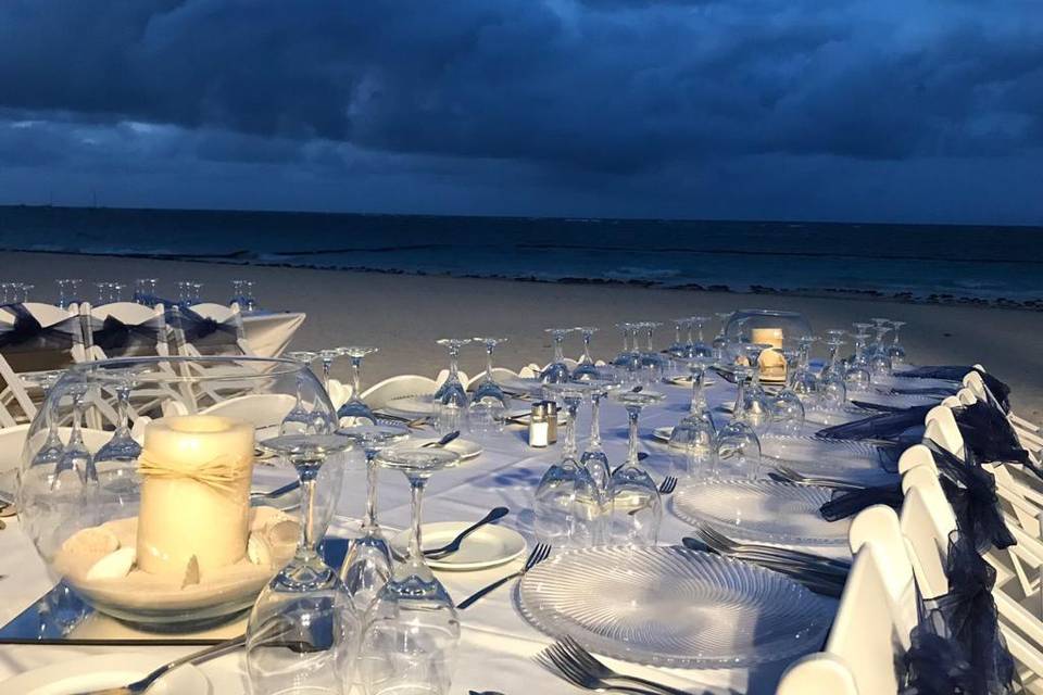 White beach dinner