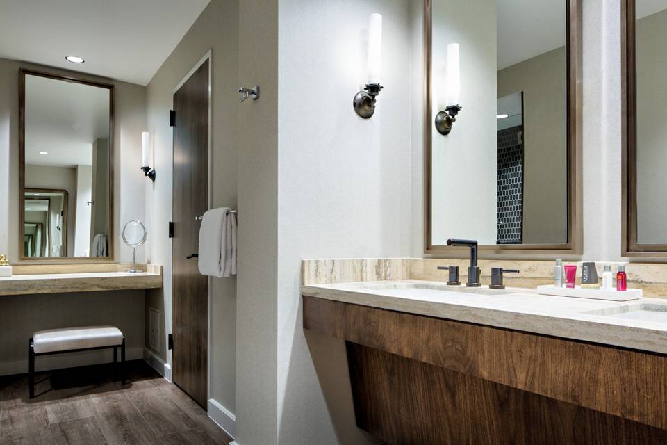 Executive Suite - Bathroom