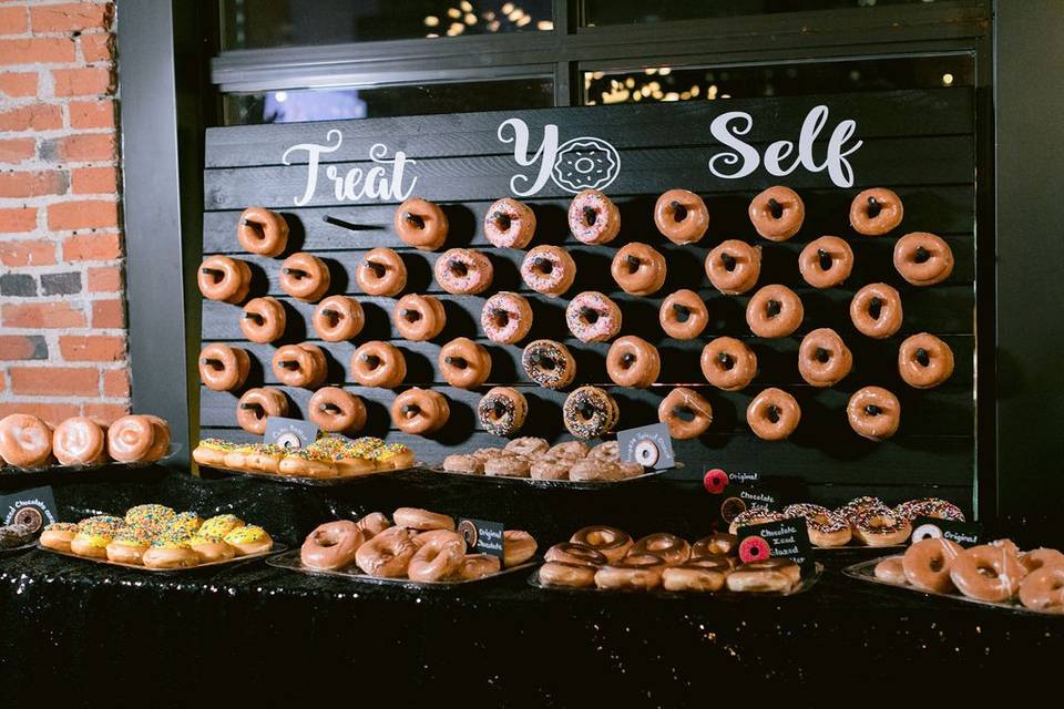 VUE: Donut Wall
