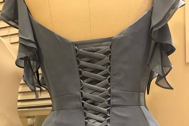 Lace-up corset fixes issue