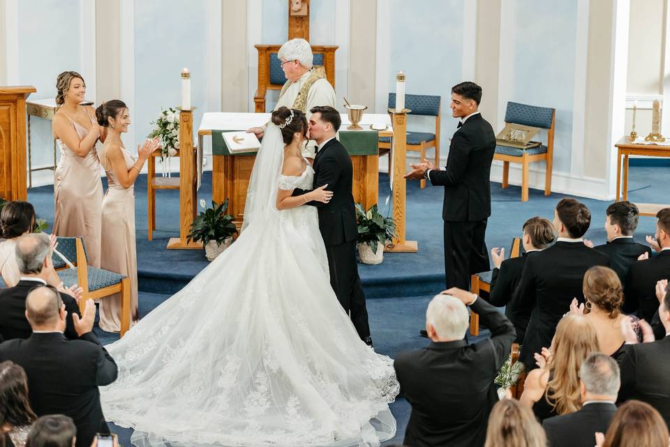 Ceremony kiss