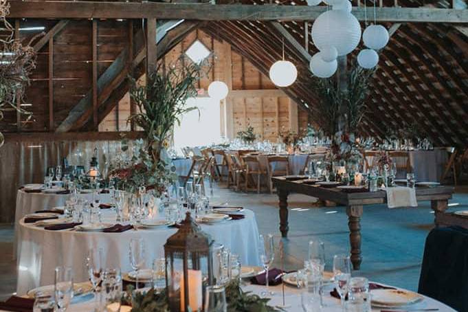 Table setting in the barn