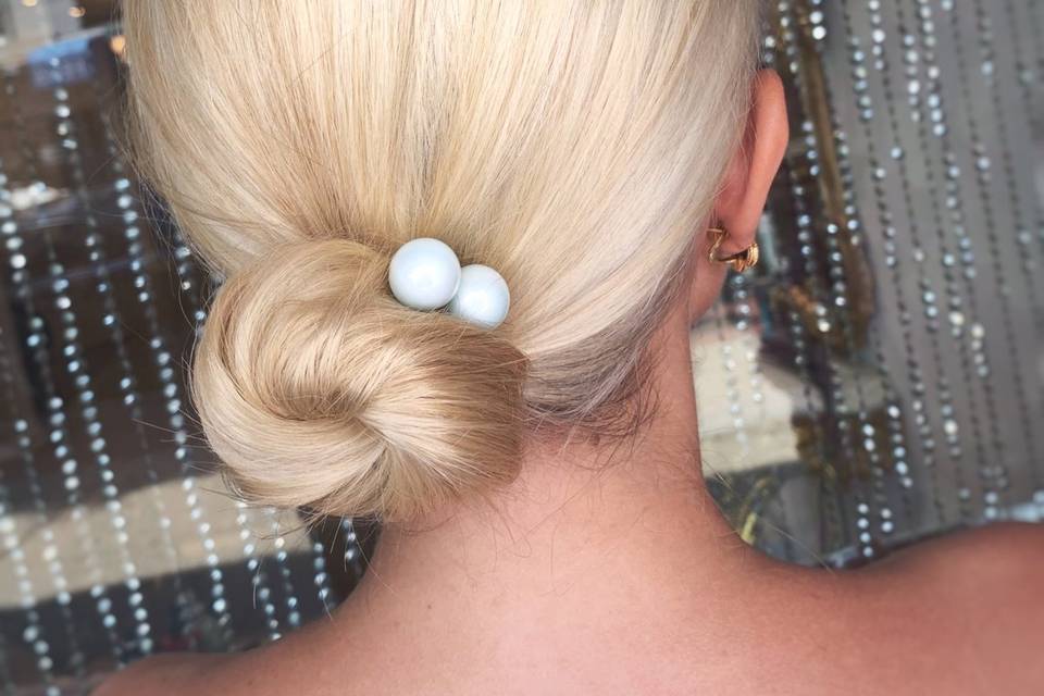 Elegant updo by DiSole
