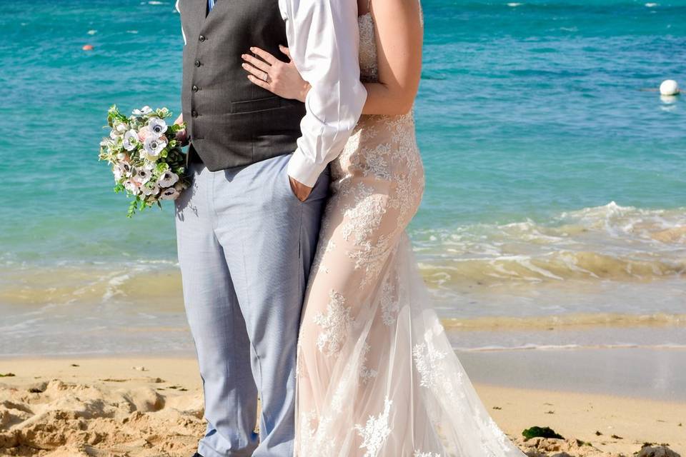 Bride and groom in sunnies
