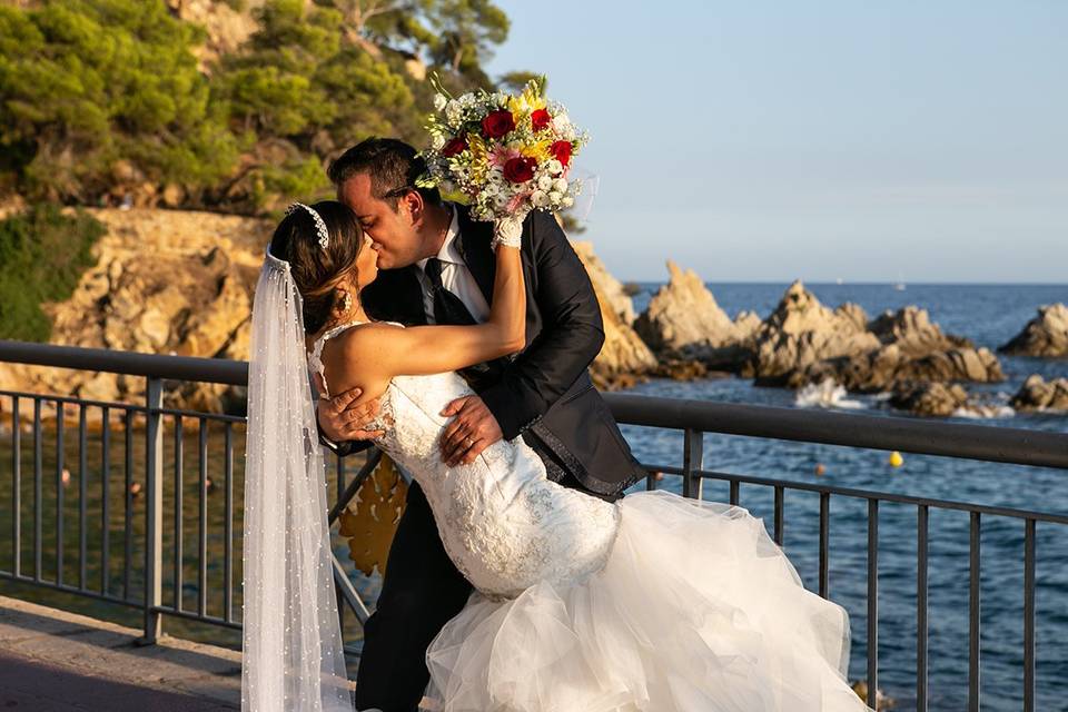 The Kiss by the Mediterranean