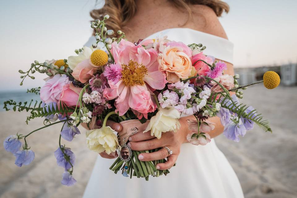 Showing the bouquet