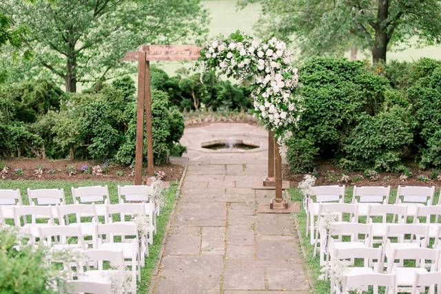 Ceremony at Glenview Mansion