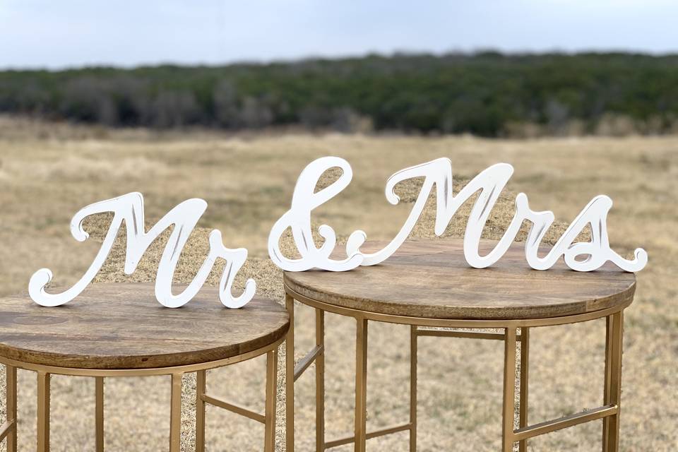 Mr & Mrs Signs, Decor