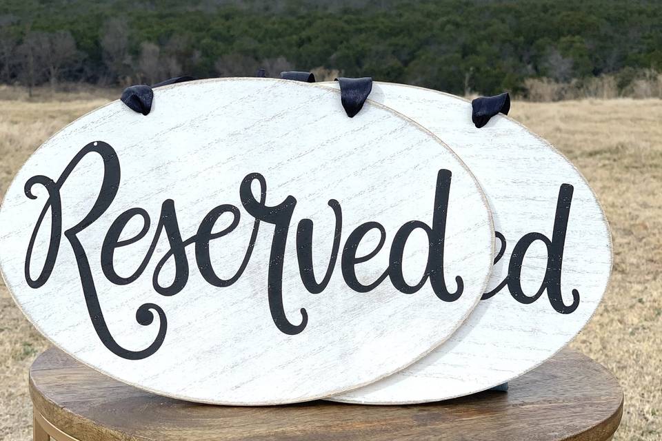 Reserved Signs, Decor