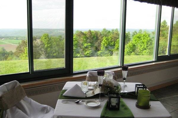 Sweetheart table overlooking Highland Forest foliage.