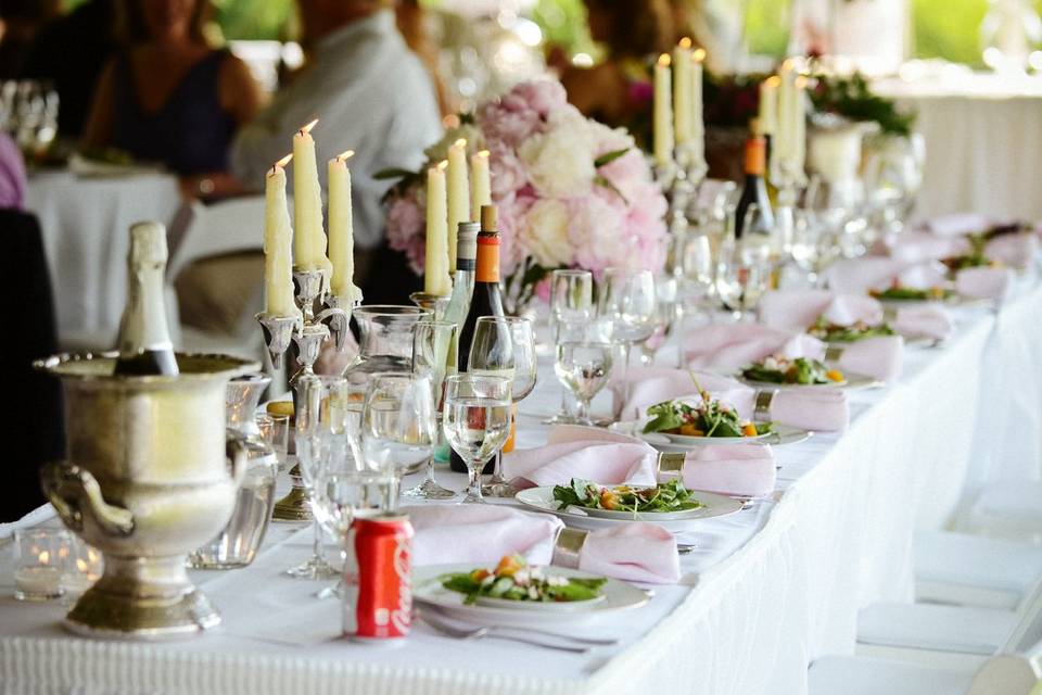 Gold table arrangements