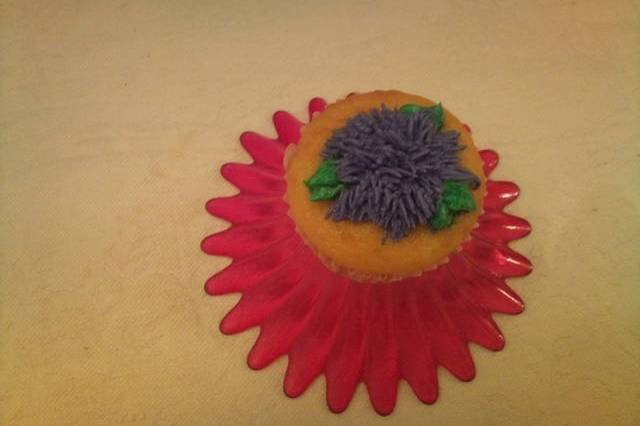 Shaggy Mum decorated cupcake