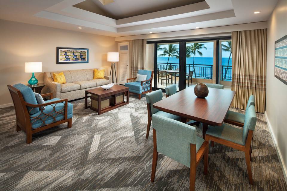 Deluxe Oceanfront Suite - Living Area