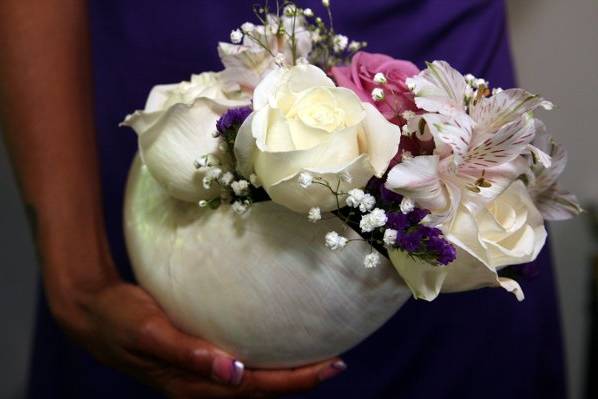 Top view of bridesmaid bouquet set in a Nautilus Shell