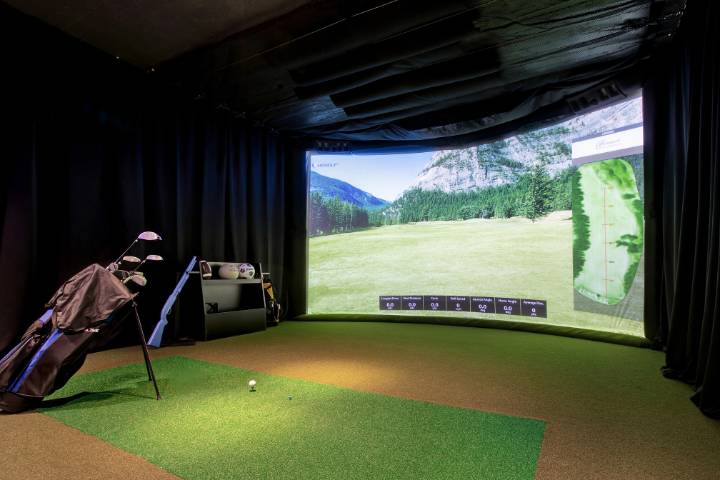 Golf & Sports Simulator