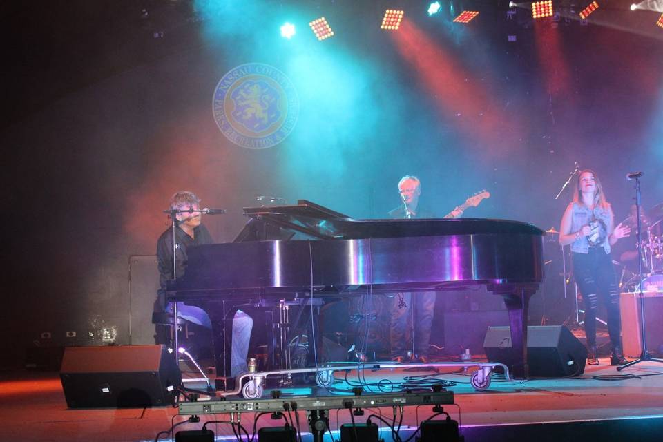 Only In America Band/Entertain and Piano Man Henry Haid