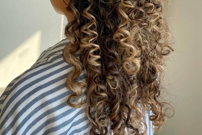 Voluptuous curls