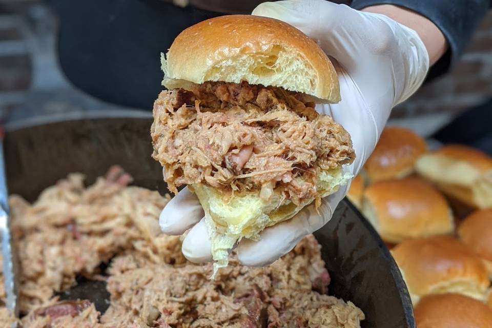 Smoked pulled pork sliders