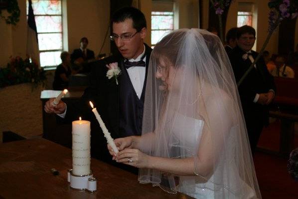 Jennifer & Jason Delong lighting their Candle