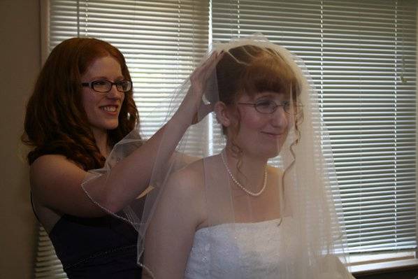 Jennifer's sister Vanessa help her with her veil