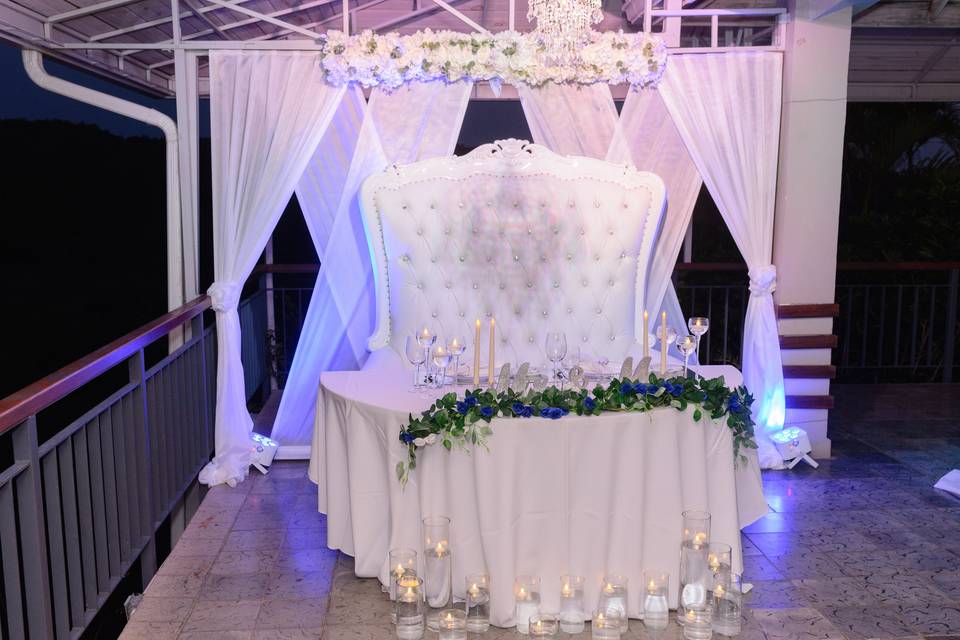 Head table décor