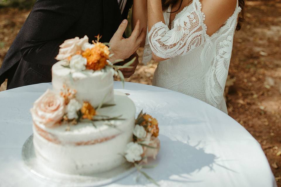 We love a cake cutting moment