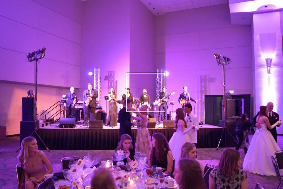 Ring bearer and flower girl dancing