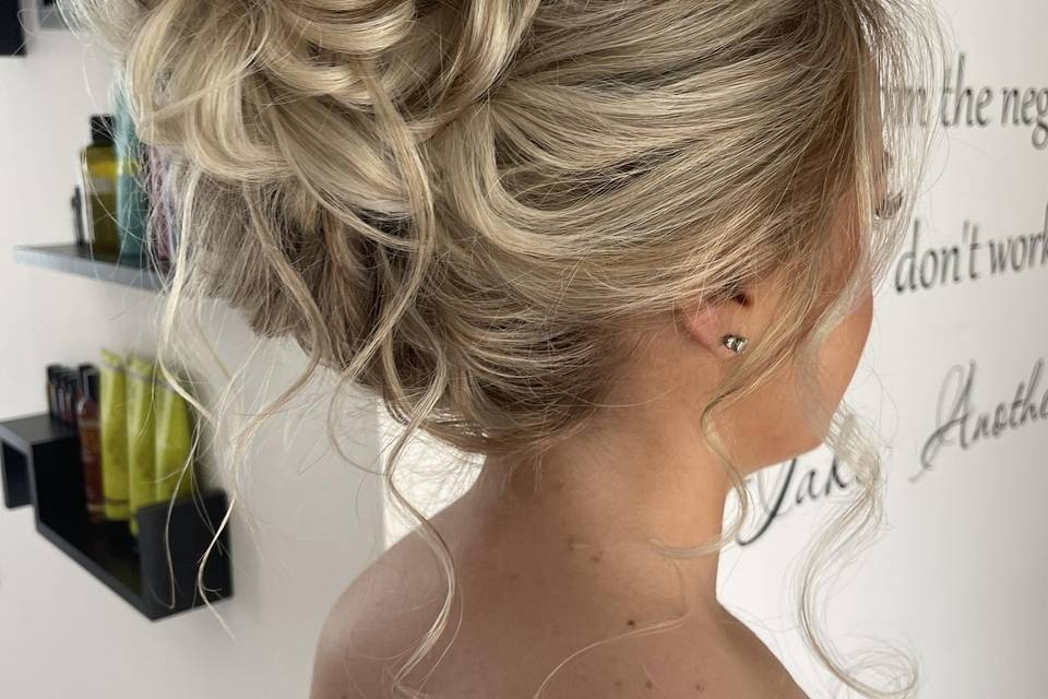 Textured middle level bun