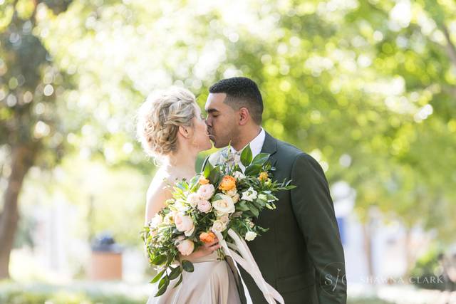 Couple's kiss