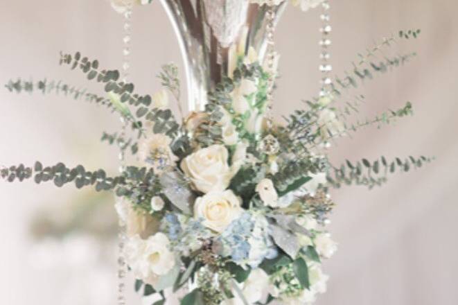 Tall and classic centerpiece