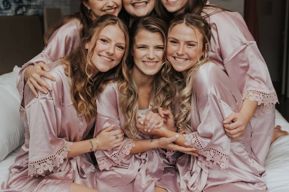 Getting ready: Bridal Party