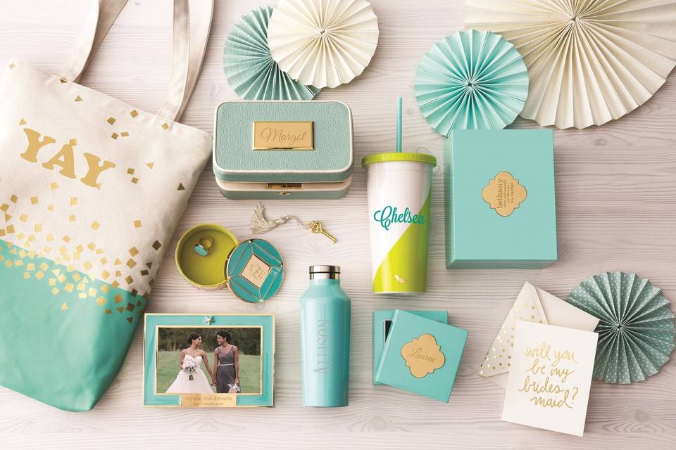 Create joy with turquoise: Our favorite bridesmaid gifts in gorgeous hues of blue and green.