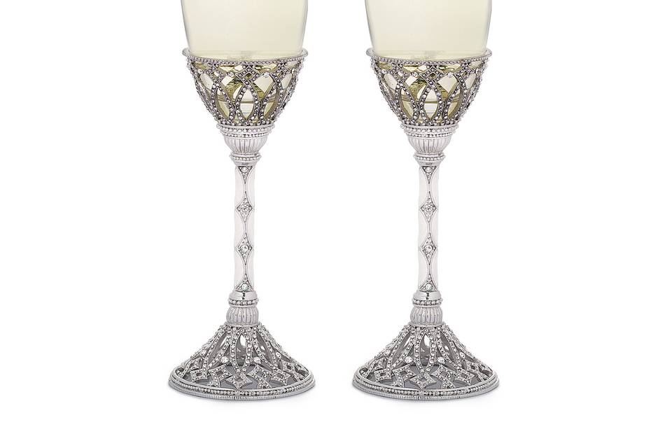 <p>
Personalize this elegant set that includes flutes, a cake server and a keepsake ornament.</p>