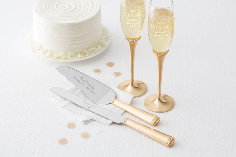Matching personalized toasting flutes will add a touch of glamour to your reception.</p>