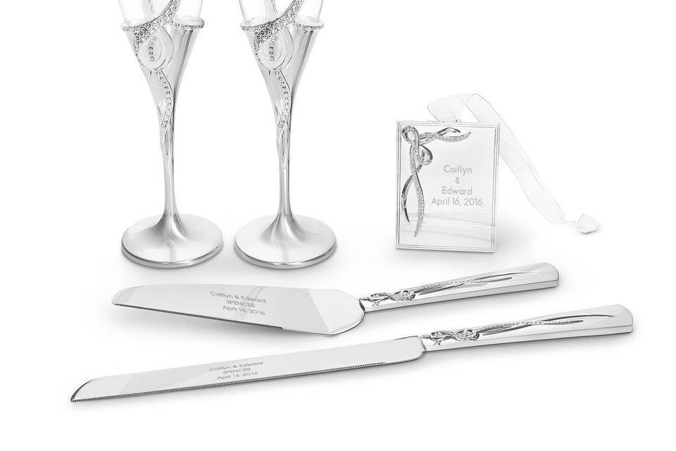 <p>
No matter your style preference, we have a personalized flute and server set for you.</p>