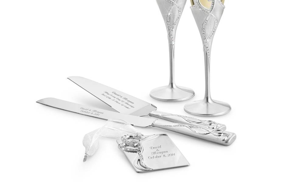 <p>
The classic gold color of these engraved servers is embellished with crystals around the handles.</p>