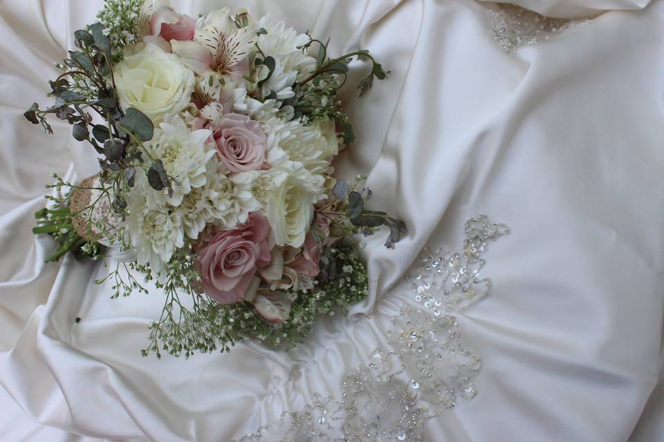 Classic Gown and bouquet