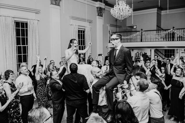 Party on the dancefloor!