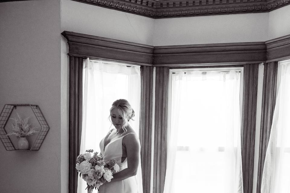Black and white bridal photo