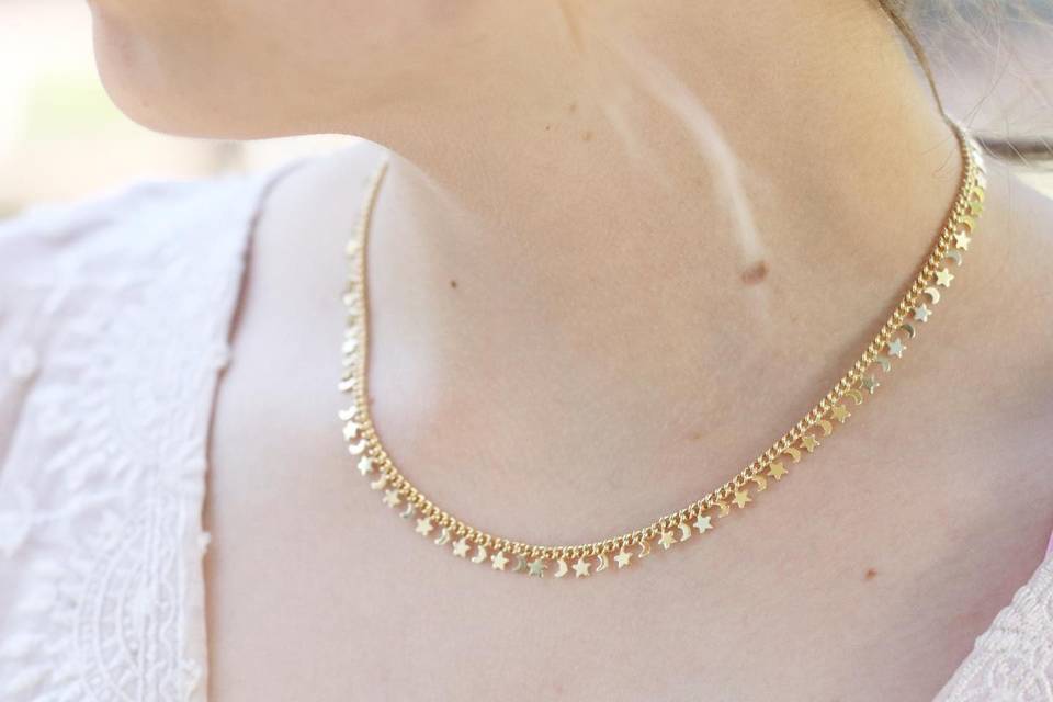 Delicate necklace details