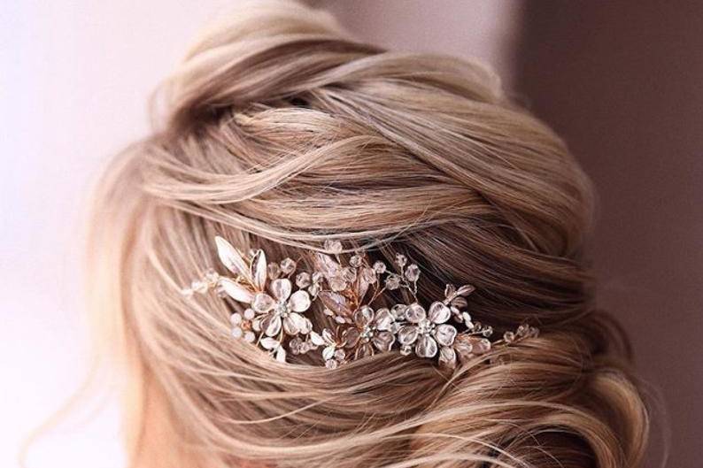 Flowing loose bridal hair