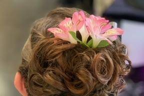 Flowing loose bridal hair