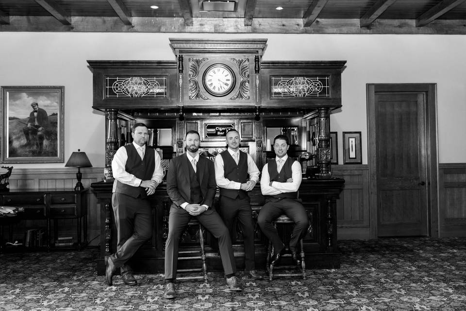 Scotland Pub/Men's Lounge