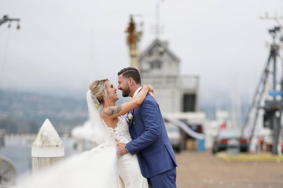 Couple kissing at the Santa Barbara maritime museum