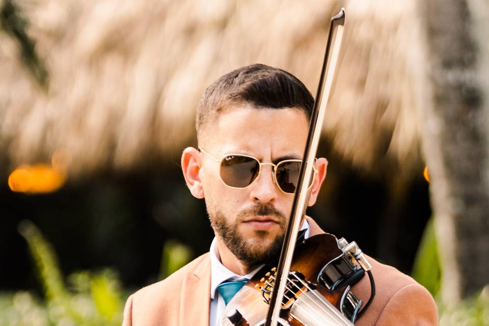 Ronny Moreno Amazing Violinist