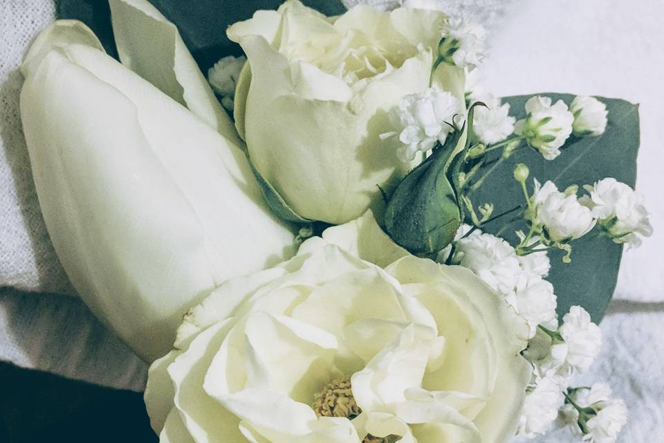 Boutonniere in white