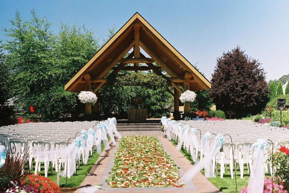 Log House Garden at Willow Lake